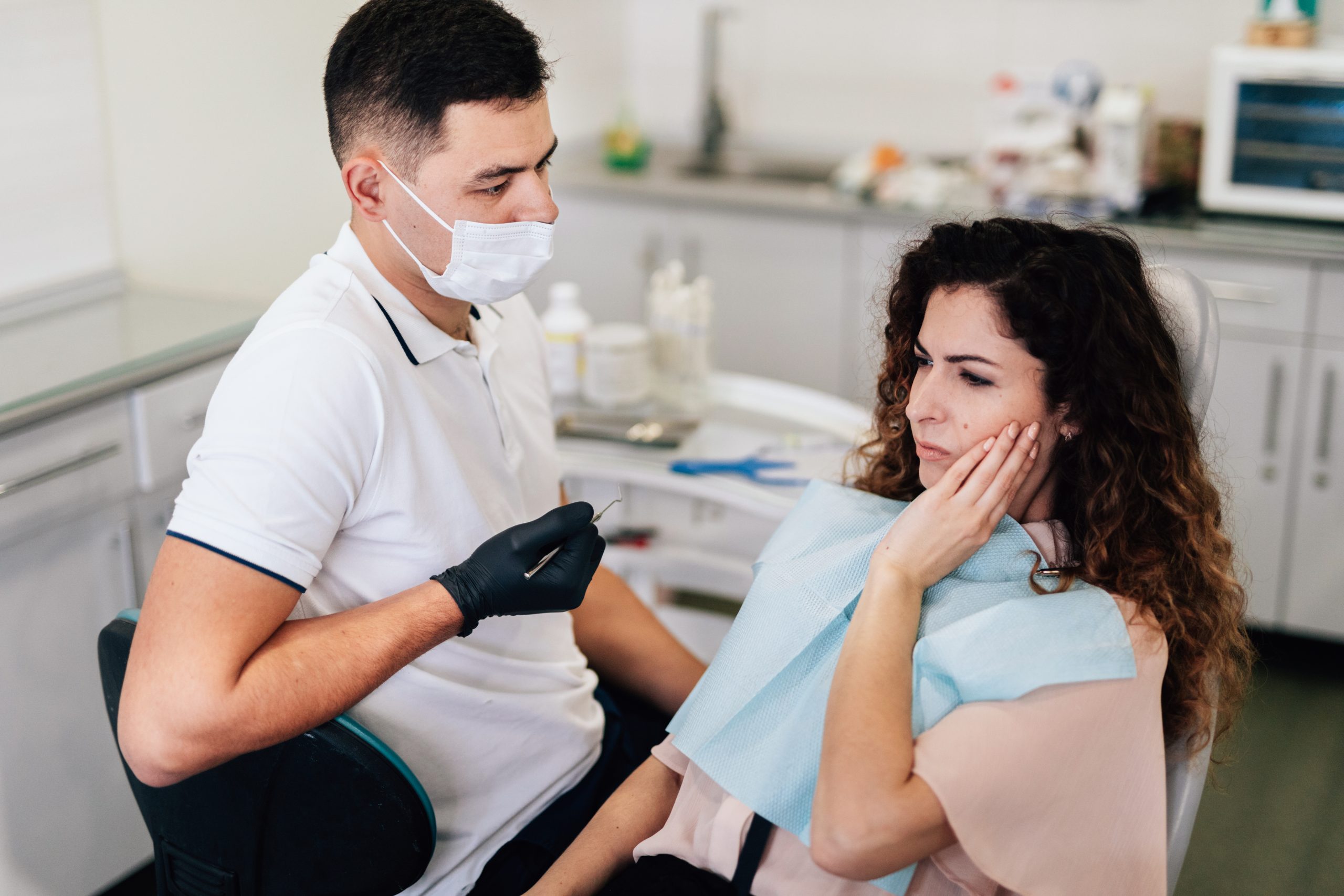 woman getting emergency dentist service